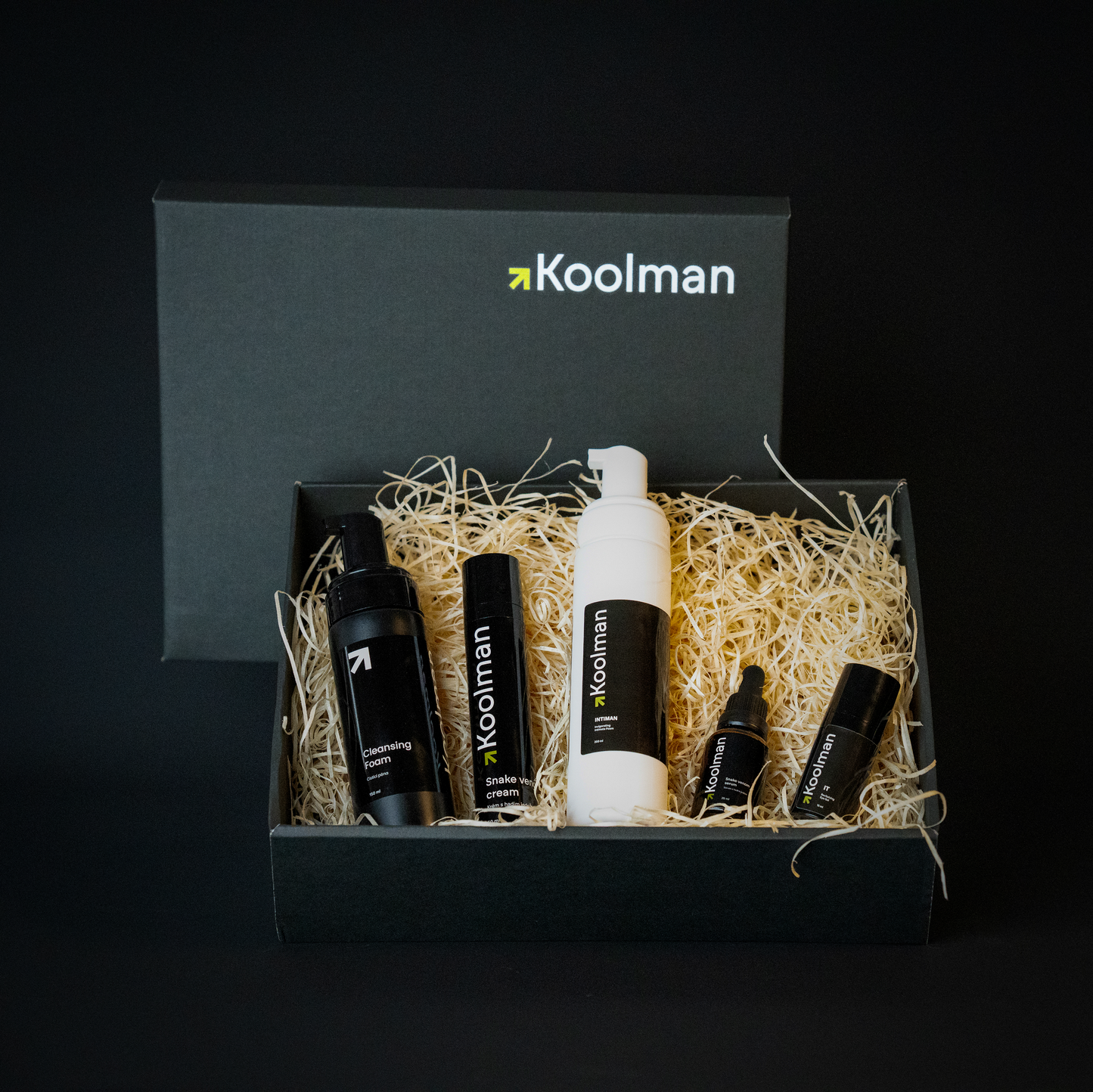 Černá kartonová krabice